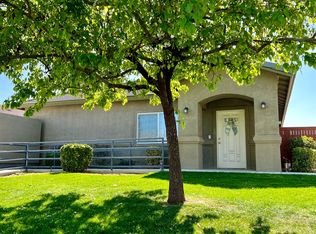 713 Meadow Grove Ct #B, Bakersfield, CA 93308