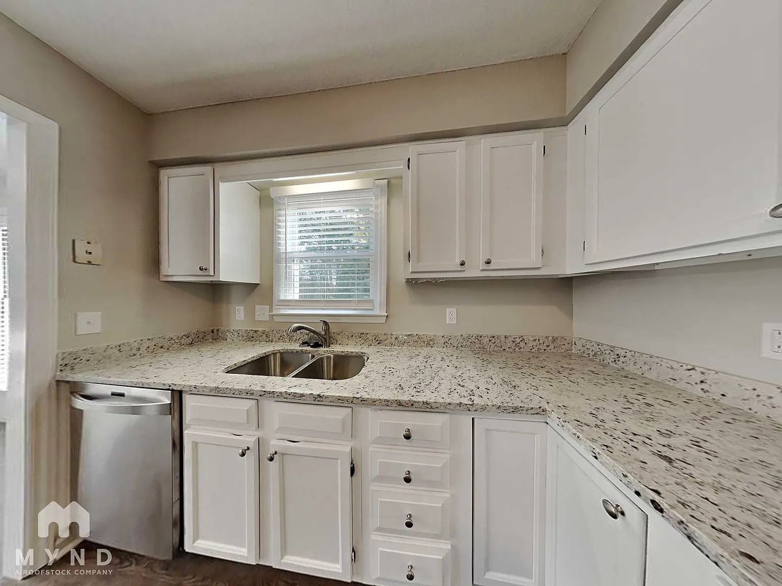 3 bed, 2.0 bath, 1210 sqft, $1,795 — Photo 4