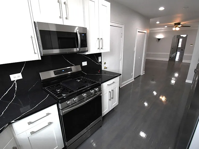 6138 N Kenmore Ave #2 — Photo 10