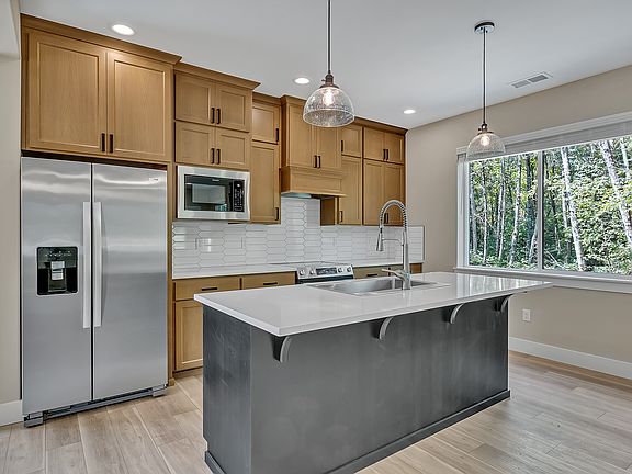 5th image of 409 43rd Ave SW #2