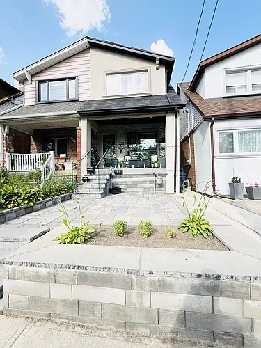 383 Coxwell Ave #MAIN UPPER Photo 1 383 Coxwell Ave #MAIN UPPER Photo 1