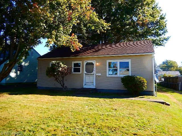 2020 Bollinger Ave NE photo 1
