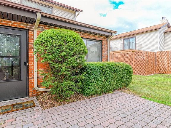 3rd image of 307 Columbine Ln