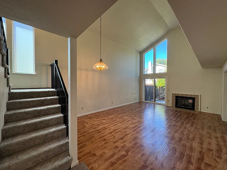 1870 Wembley Ct — Photo 4