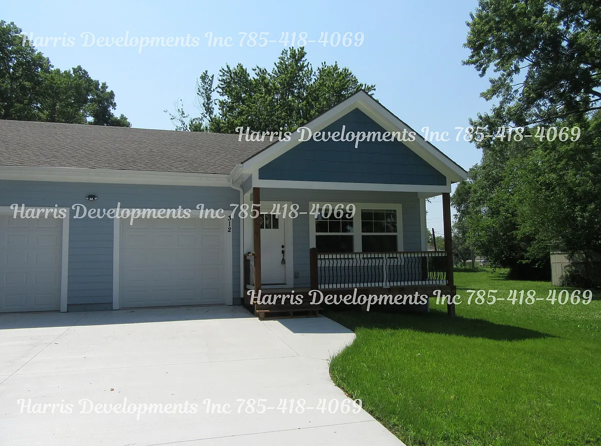 Building Photo - 312 S Cherry St