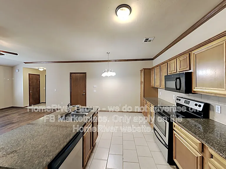 11005 SW 5th St — Photo 8