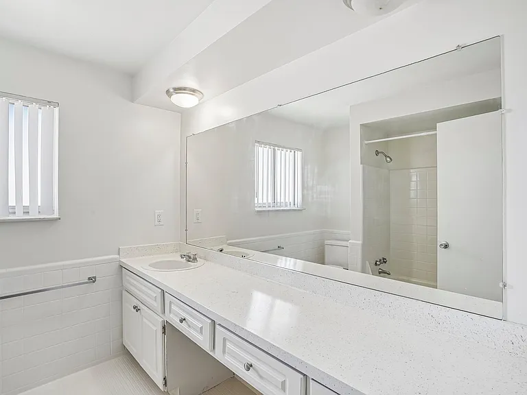 Rivercrest Apartments — Photo 72