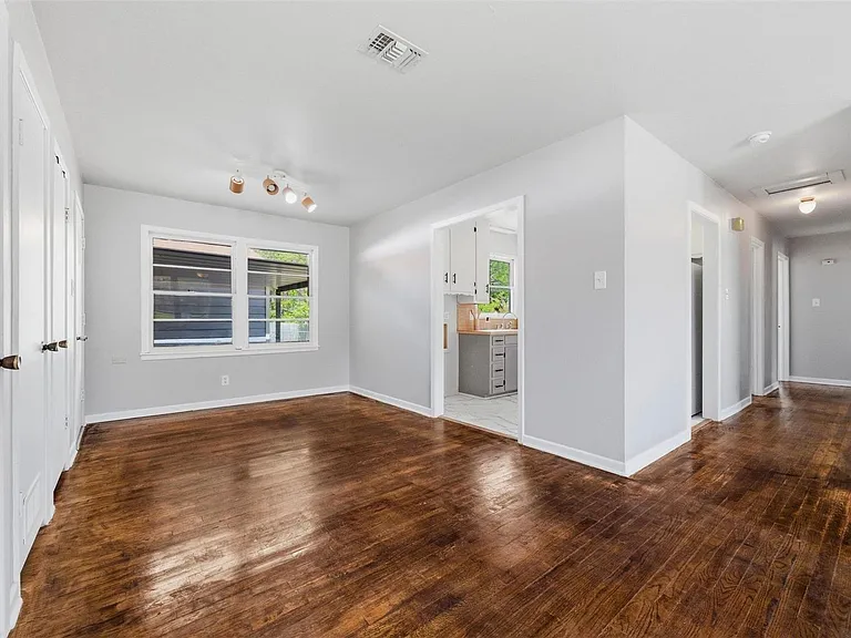 1308 Rose Ave — Photo 3