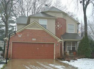 3026 Shenandoah Dr, Royal Oak, MI 48073
