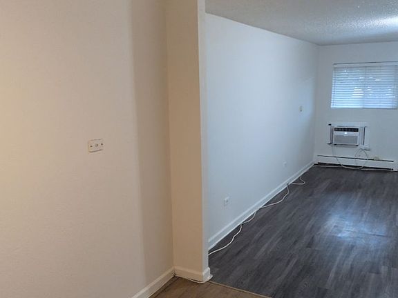 2nd image of 721 Depew St #8