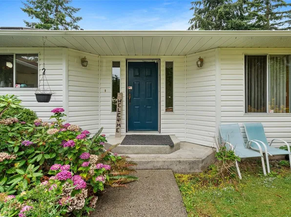 1215 Stellys Cross Rd #2, Central Saanich, BC V8M 1H3