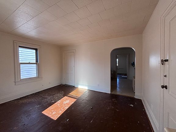 4th image of 140 Station St APT 3