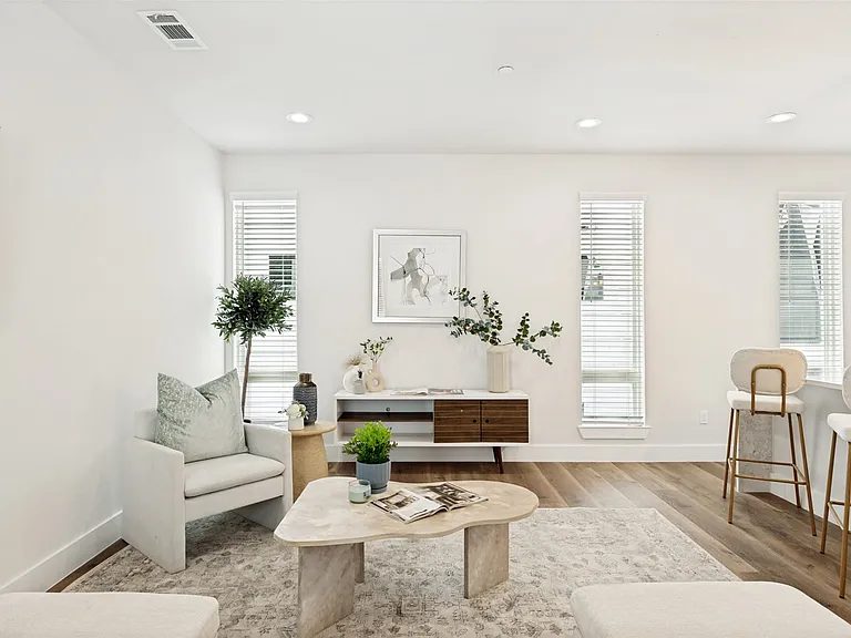 5633 Live Oak St #103 — Photo 9