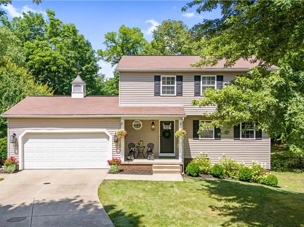 292 Summerhill Dr, Aurora, OH 44202