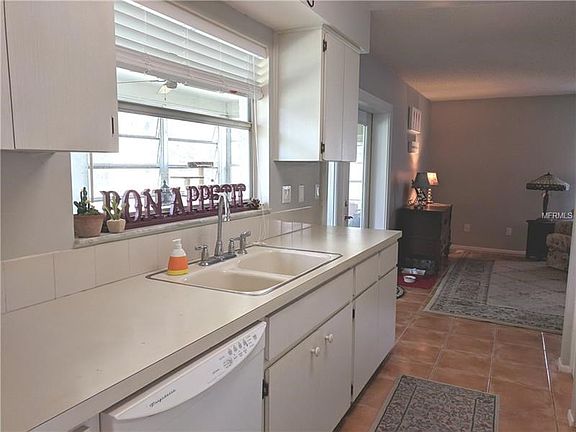 3rd image of 2815 Lomond Dr