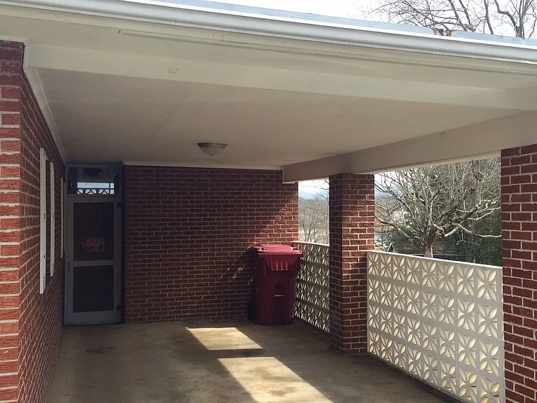 617 Wendover Dr — Photo 2