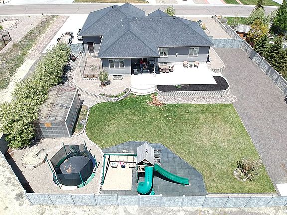 3rd image of 2900 Mustang Dr