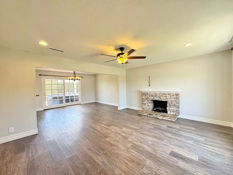 1530 Rogue St — Photo 4