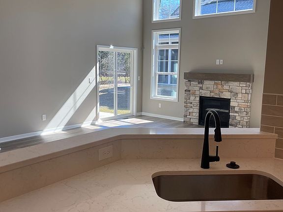 5th image of 2111 Heritage Ln
