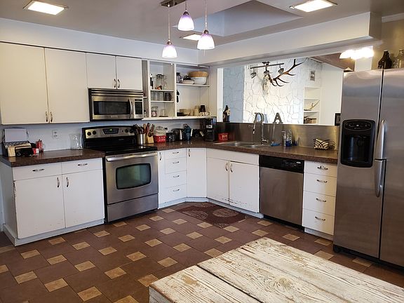 5th image of 20 Darlene Dr