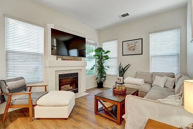 285 Woodcrest Ln — Photo 4