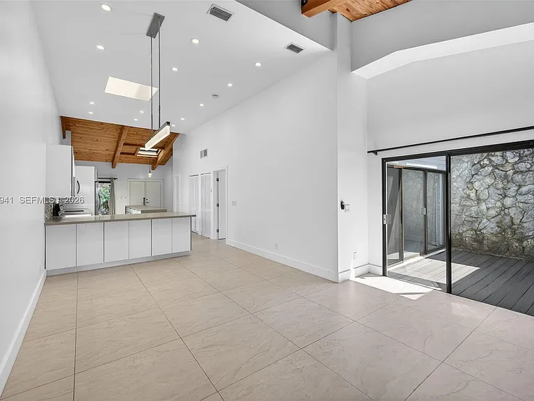 2619 S Parkview Dr — Photo 10