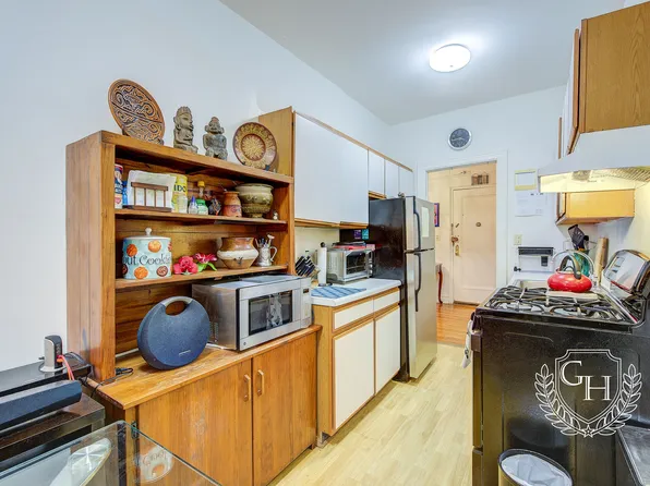 79-15 35th Avenue image 7 of 9