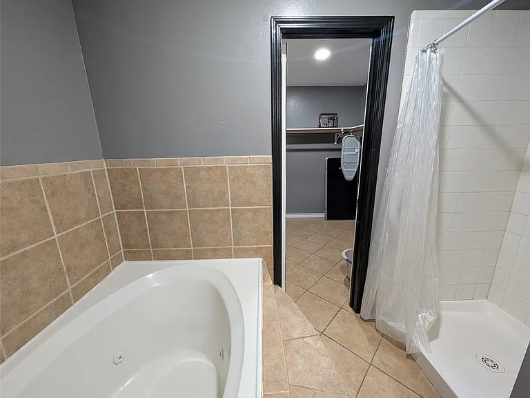 714 N Vista Dr — Photo 9
