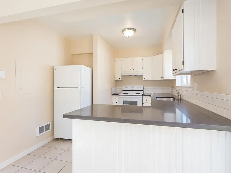 7852 SE 21st Ave — Photo 7