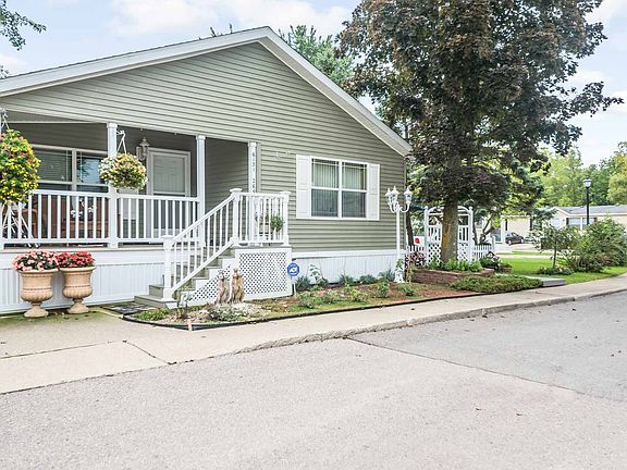 3rd image of 9910 Geraldine St #129