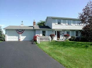 74 Grandview Dr, Fairport, NY 14450