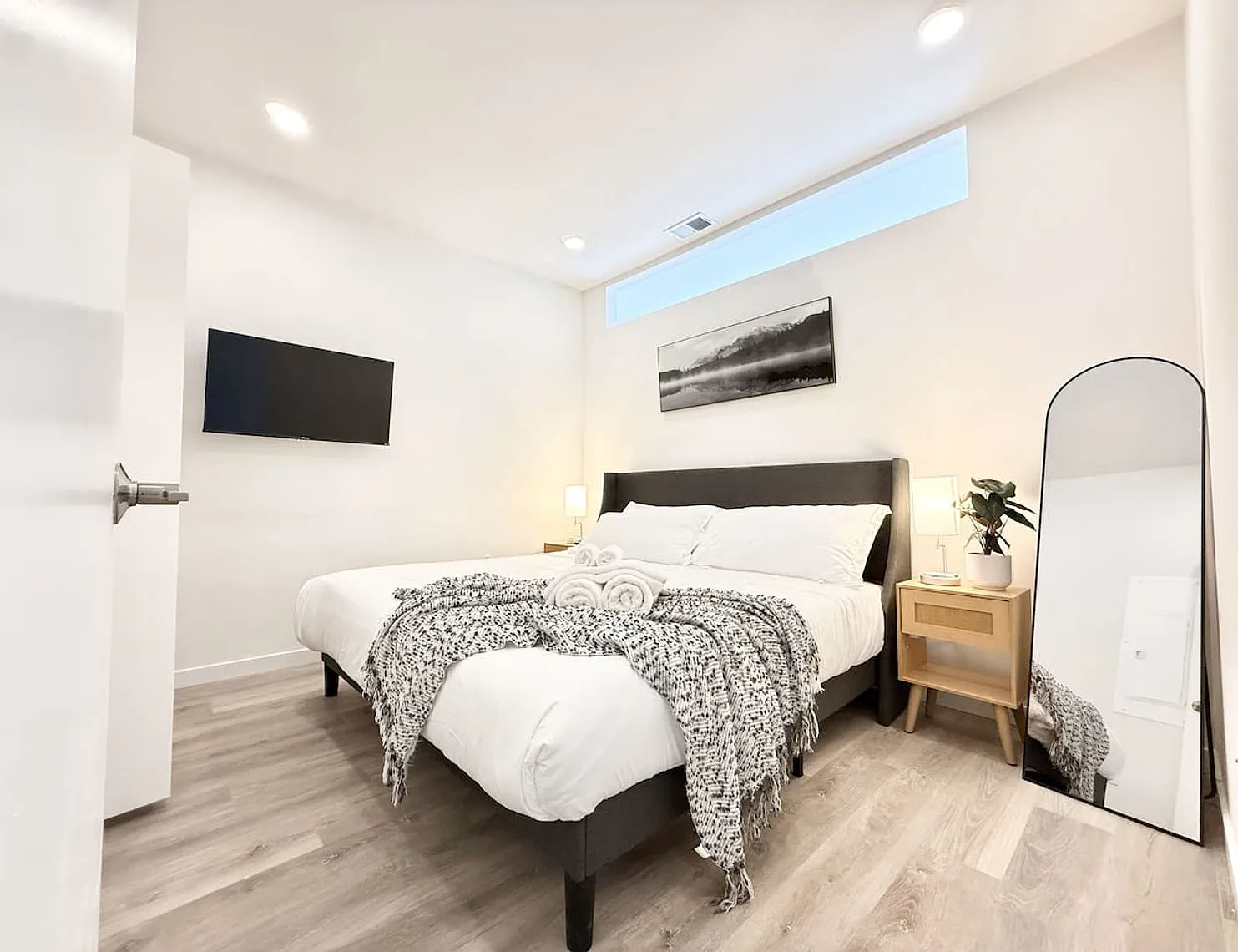 1 bed, 1.0 bath, 6027 sqft, $7,354 — Photo 4