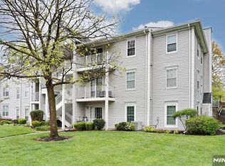 1093 Ash Dr, Mahwah, NJ 07430