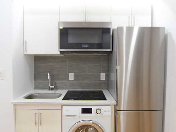 3rd image of 247 Mulberry St APT 3E