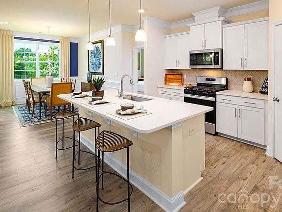 4th image of 7541 Bainbridge Rd