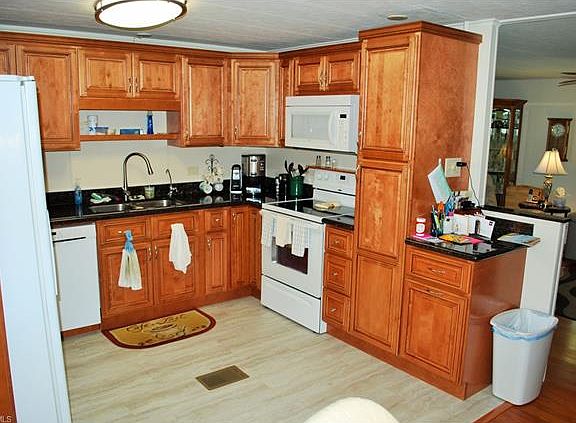 4th image of 83 Snead Dr