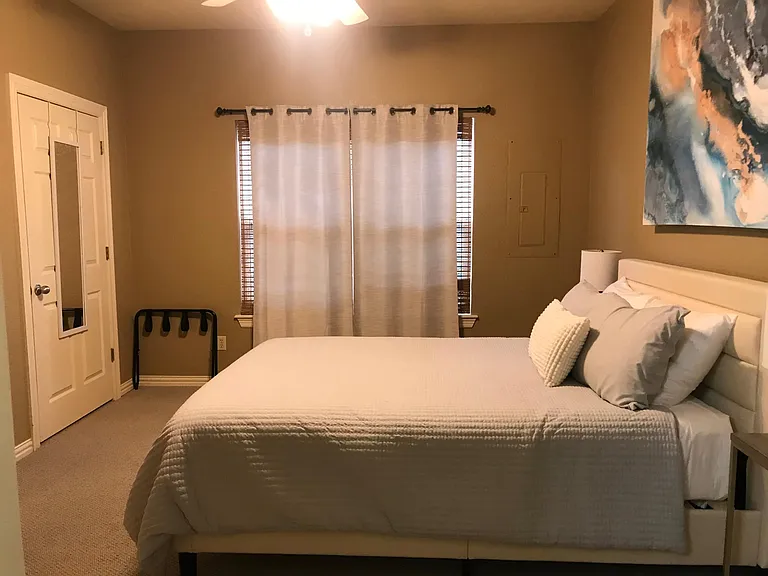 Master Bedroom w/ attached master bath and walk-in closet