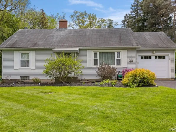966 Escarpment Dr, Lewiston, NY 14092