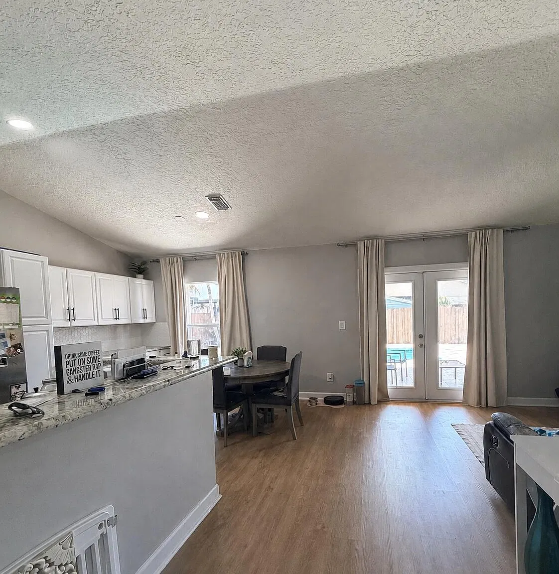 3 bed, 2.0 bath, 1197 sqft, $3,300 — Photo 4