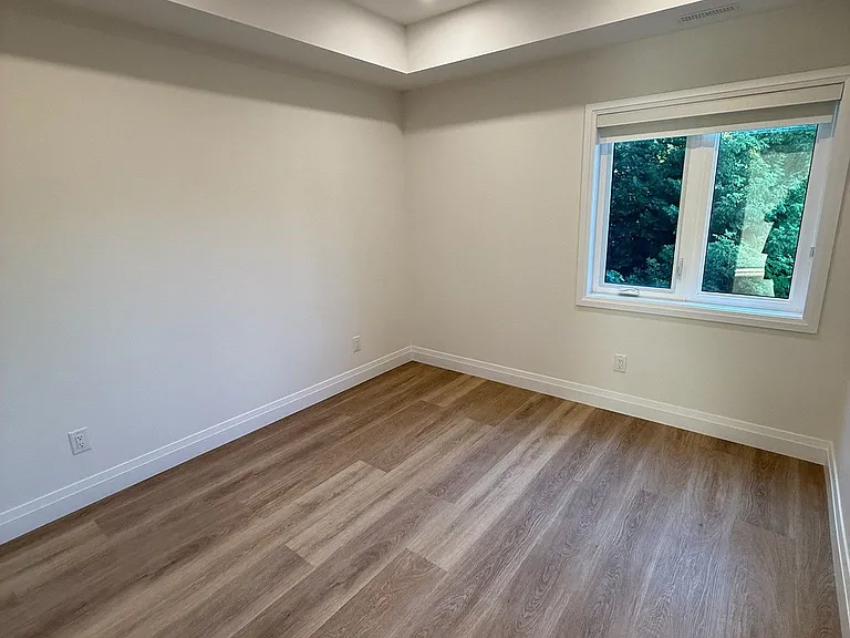 576B Guelph St — Photo 15
