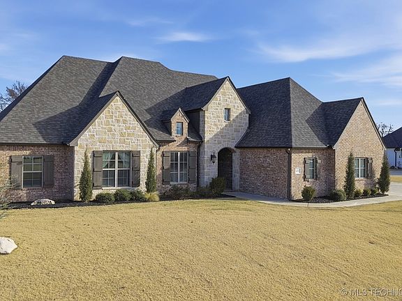 3rd image of 6251 N Creekwood Dr