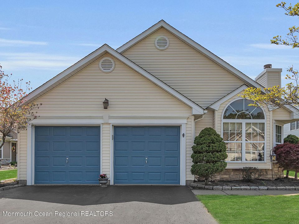 1st image of 2475 Woodbine Lane