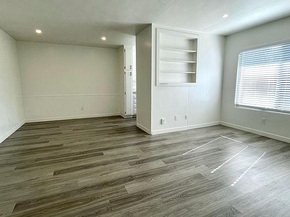 4th image of 2006 Diamond St APT 15