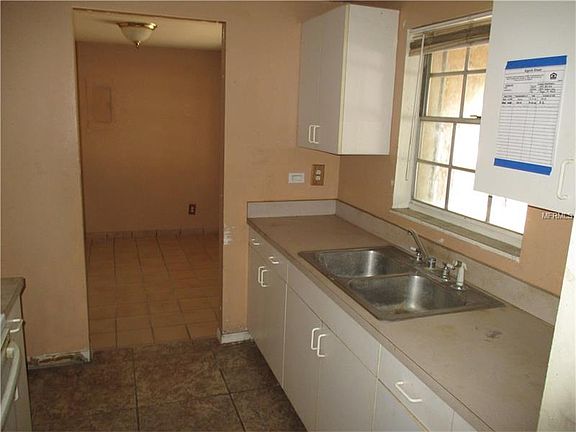 3rd image of 8821 Auburn Way
