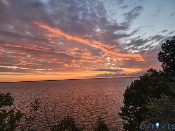 1563 Sunken Meadow Rd, Spring Grove, VA 23881