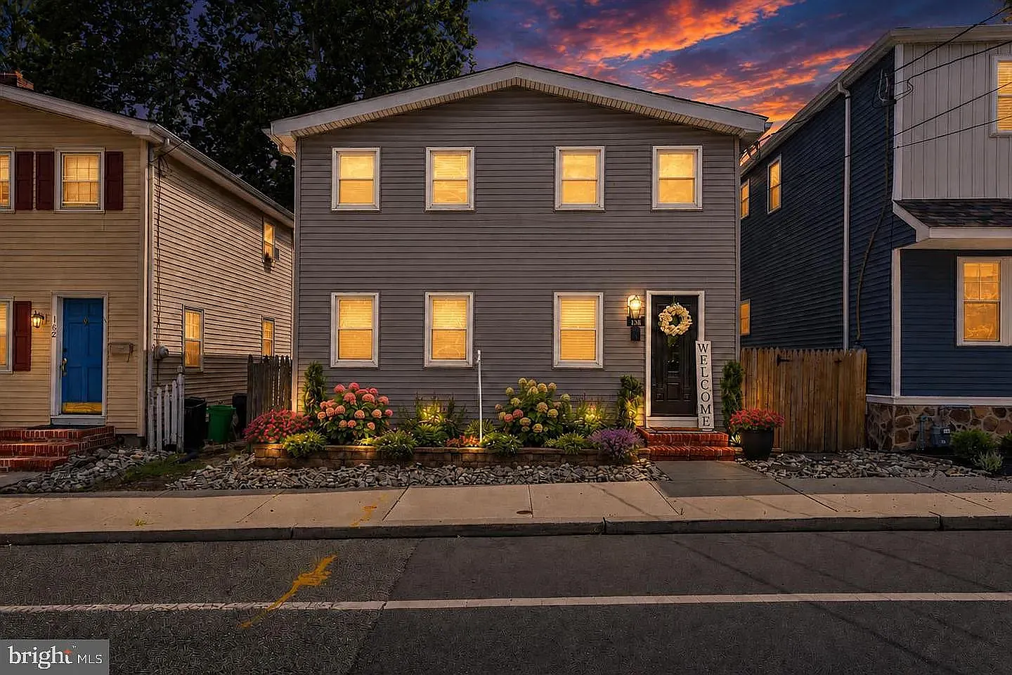 3 bed, 1.5 bath, 1344 sqft, $3,800 — Photo 2