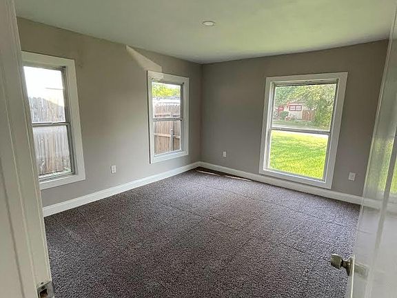 5th image of 7420 Gaston Ave