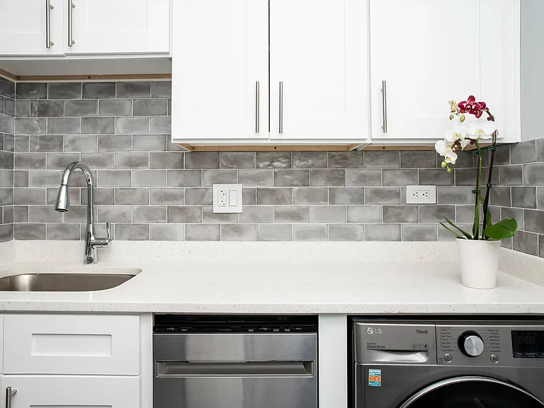 3819 N Greenview Ave #2W — Photo 1
