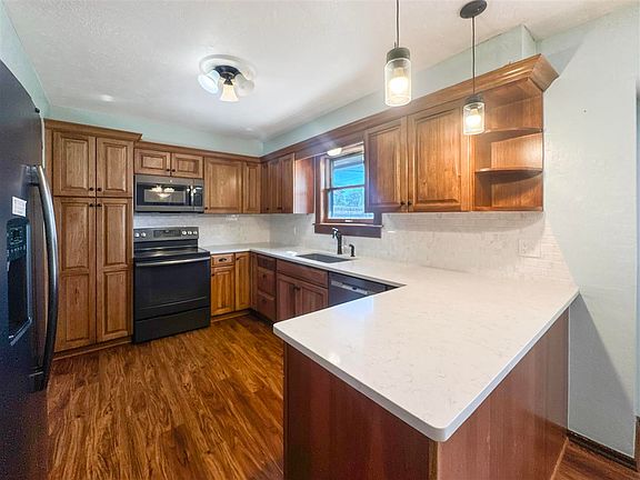 5th image of 2128 Melrose Dr