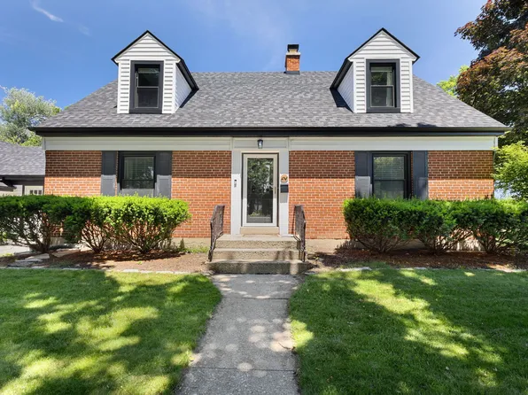 4 W Monroe St, Villa Park, IL 60181